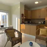 Oura Oasis B - Shared Pool - 6 Guests - * Αλμπουφέιρα